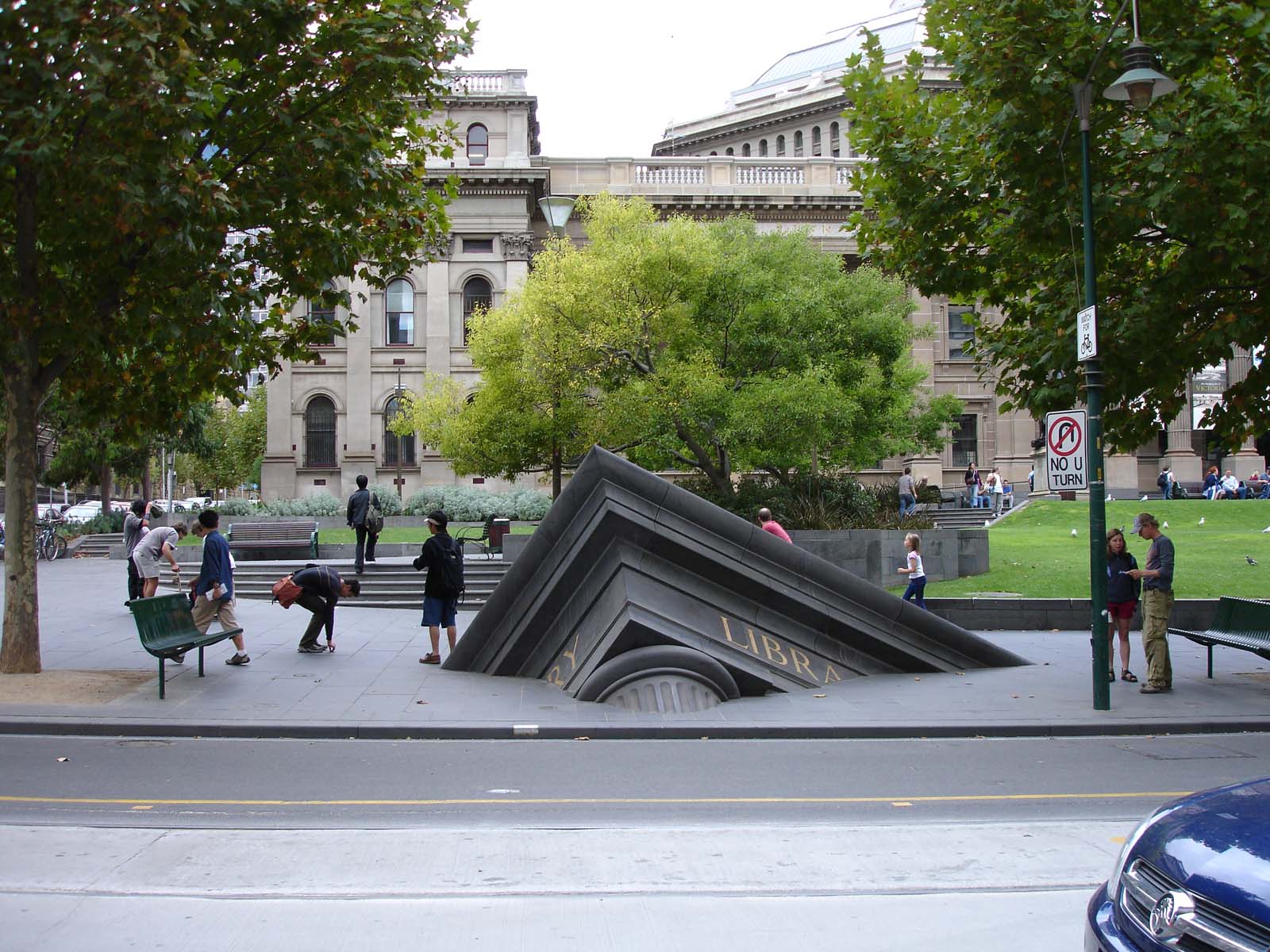 Petrus Spronk, “Architectural Fragment”, 1992. Photo © 2005 Robert Laddish, used by permission.